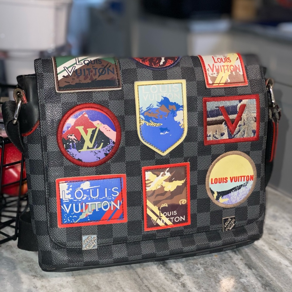 LV bag district NM